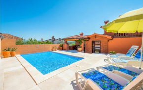 Amazing home in Vizinada with Outdoor swimming pool and 3 Bedrooms